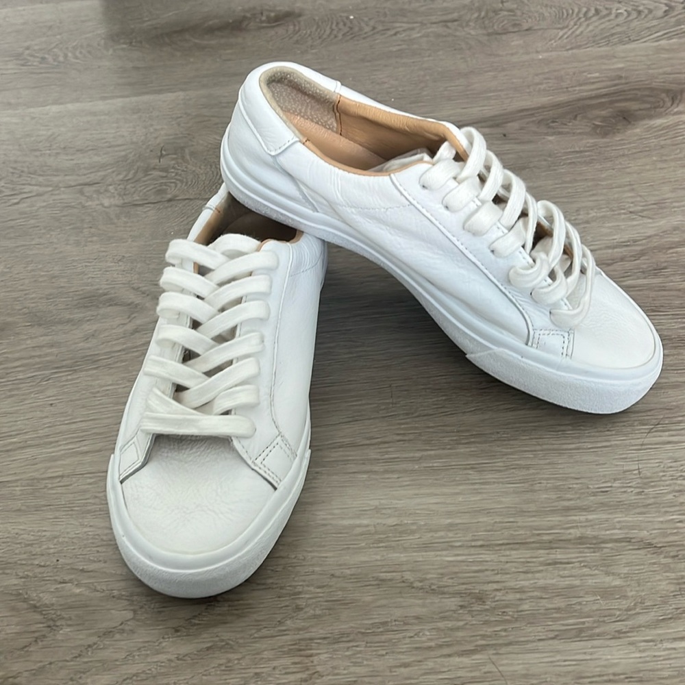 Lucky Brand Divahna Sneaker size 6